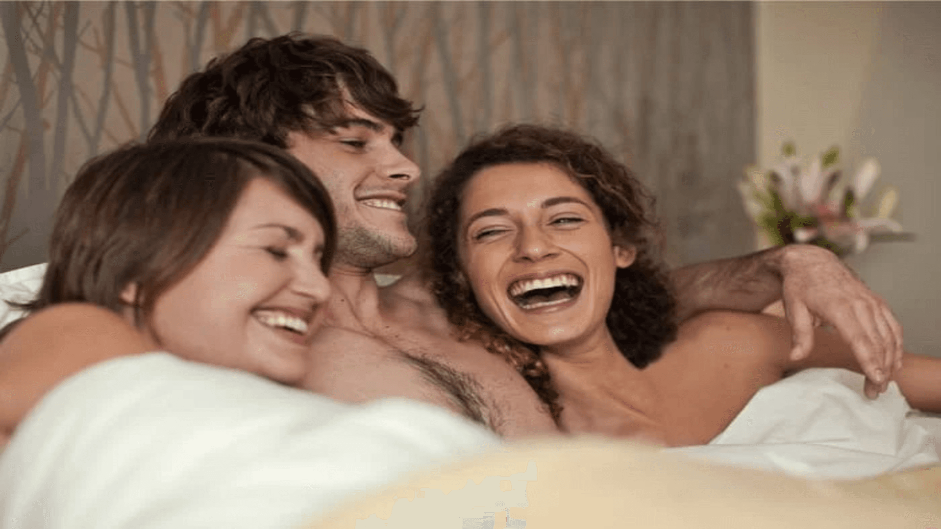 Menage ou swing podem ser opções viáveis para quem quer apimentar a relação - Getty Images Menage ou swing podem ser opções viáveis para quem quer apimentar a relação - Getty Images