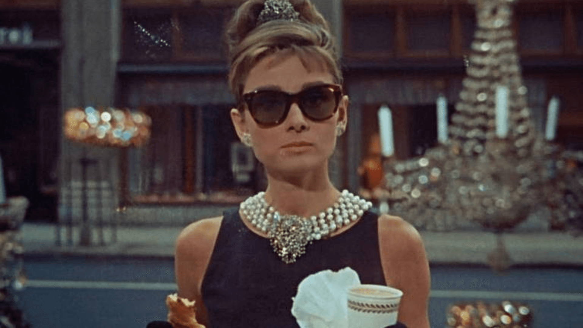 Holly Golightly é um ótimo exemplo de sugar baby Holly Golightly é um ótimo exemplo de sugar baby