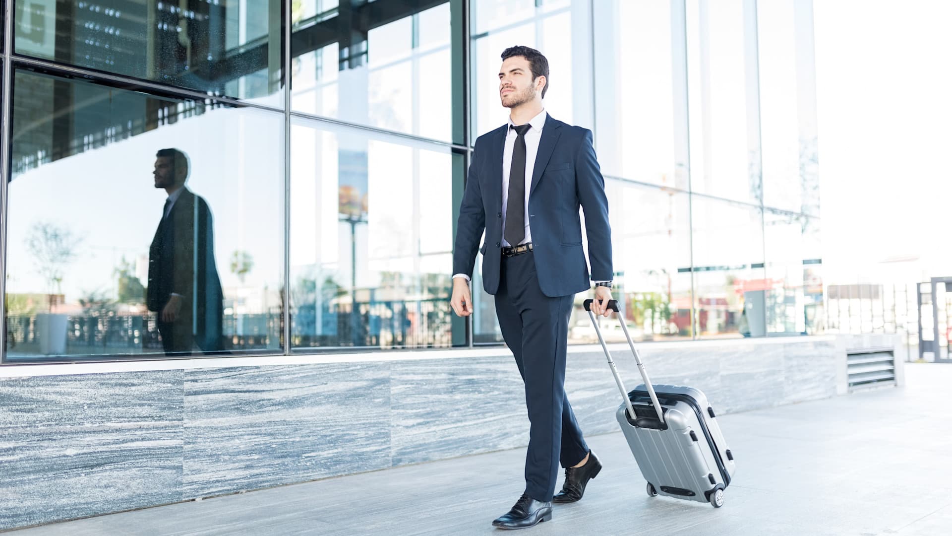 Profissionais que viajam muito, traem mais  Profissionais que viajam muito, traem mais