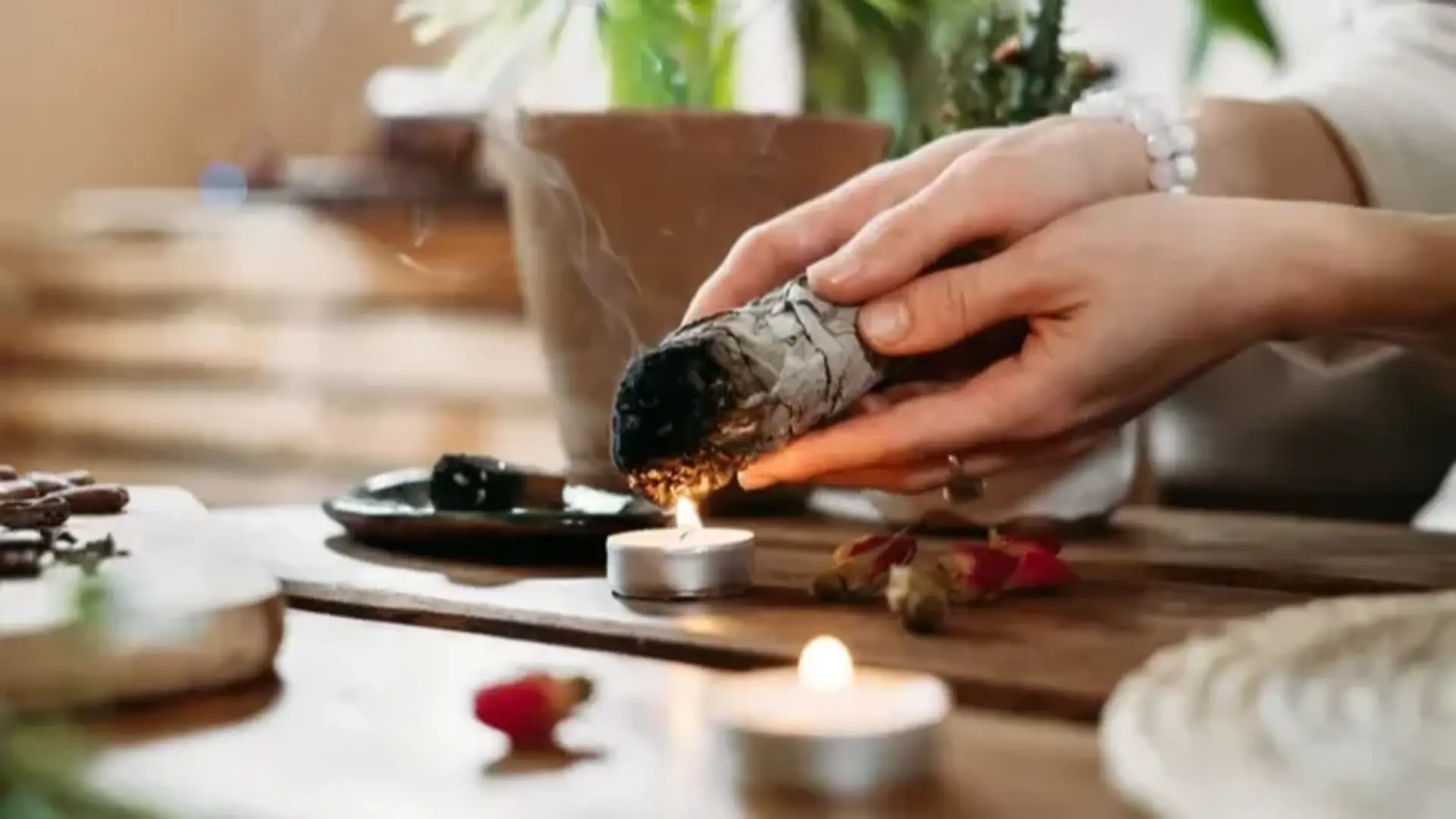 Velas, cristais e outros meios de fazer simpatias Velas, cristais e outros meios de fazer simpatias