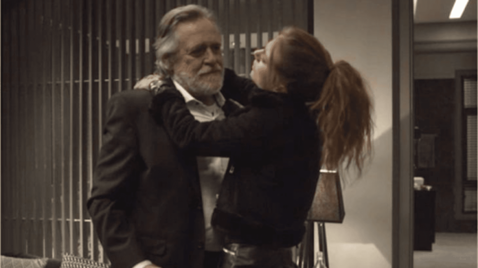 Otávio (José de Abreu) e Sabrina (Carol Garcia) viveram uma dinâmica sugar em A Dona do Pedaço - Reprodução Otávio (José de Abreu) e Sabrina (Carol Garcia) viveram uma dinâmica sugar em A Dona do Pedaço - Reprodução